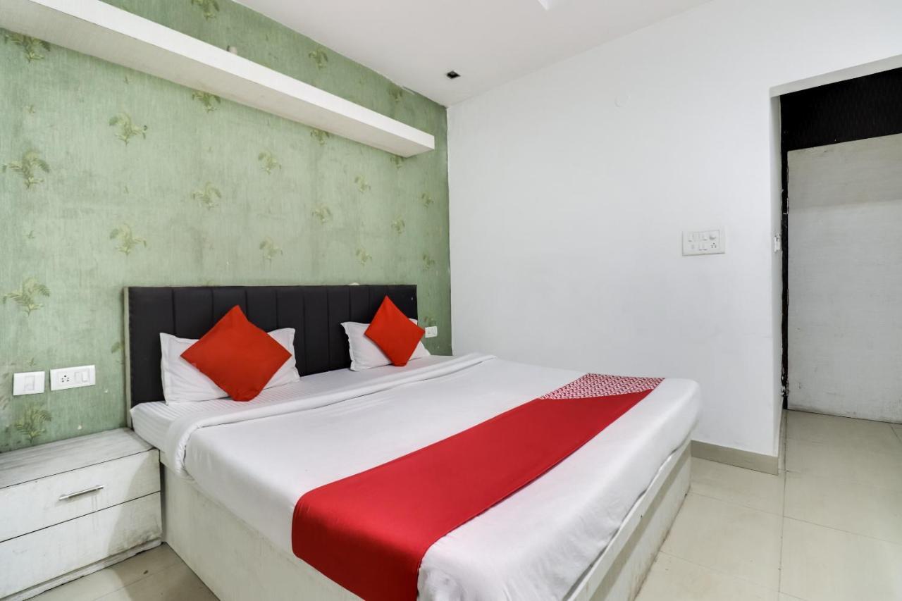 Oyo Flagship Just-9 Inn Near Sahara Ganj Mall Lucknow Bagian luar foto