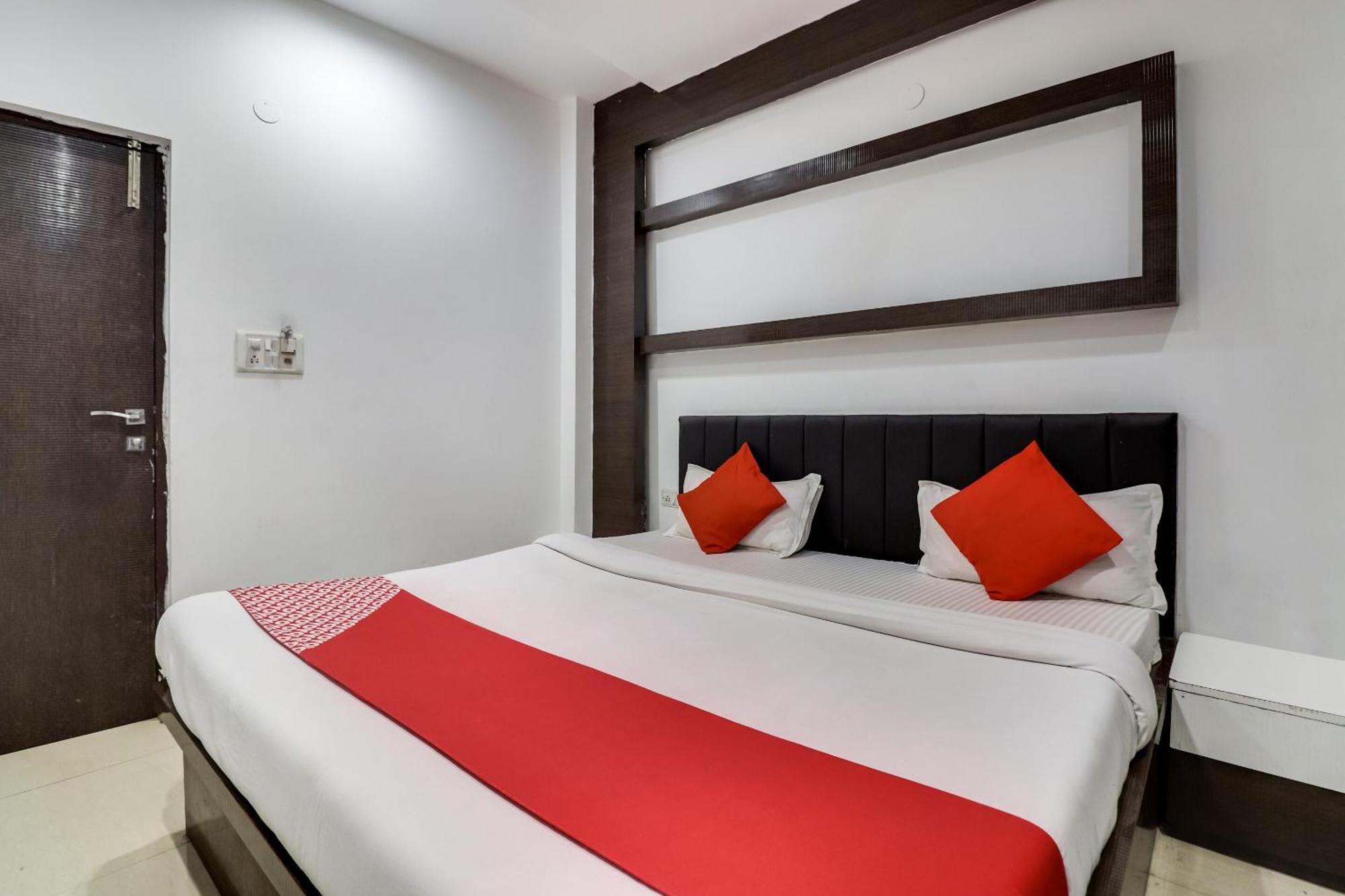 Oyo Flagship Just-9 Inn Near Sahara Ganj Mall Lucknow Bagian luar foto