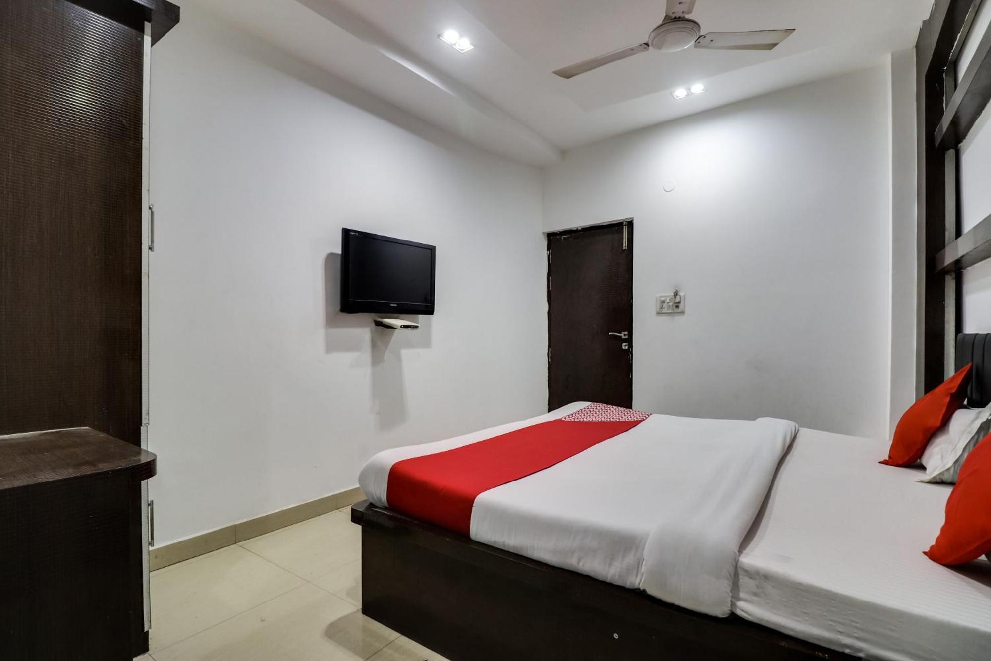 Oyo Flagship Just-9 Inn Near Sahara Ganj Mall Lucknow Bagian luar foto
