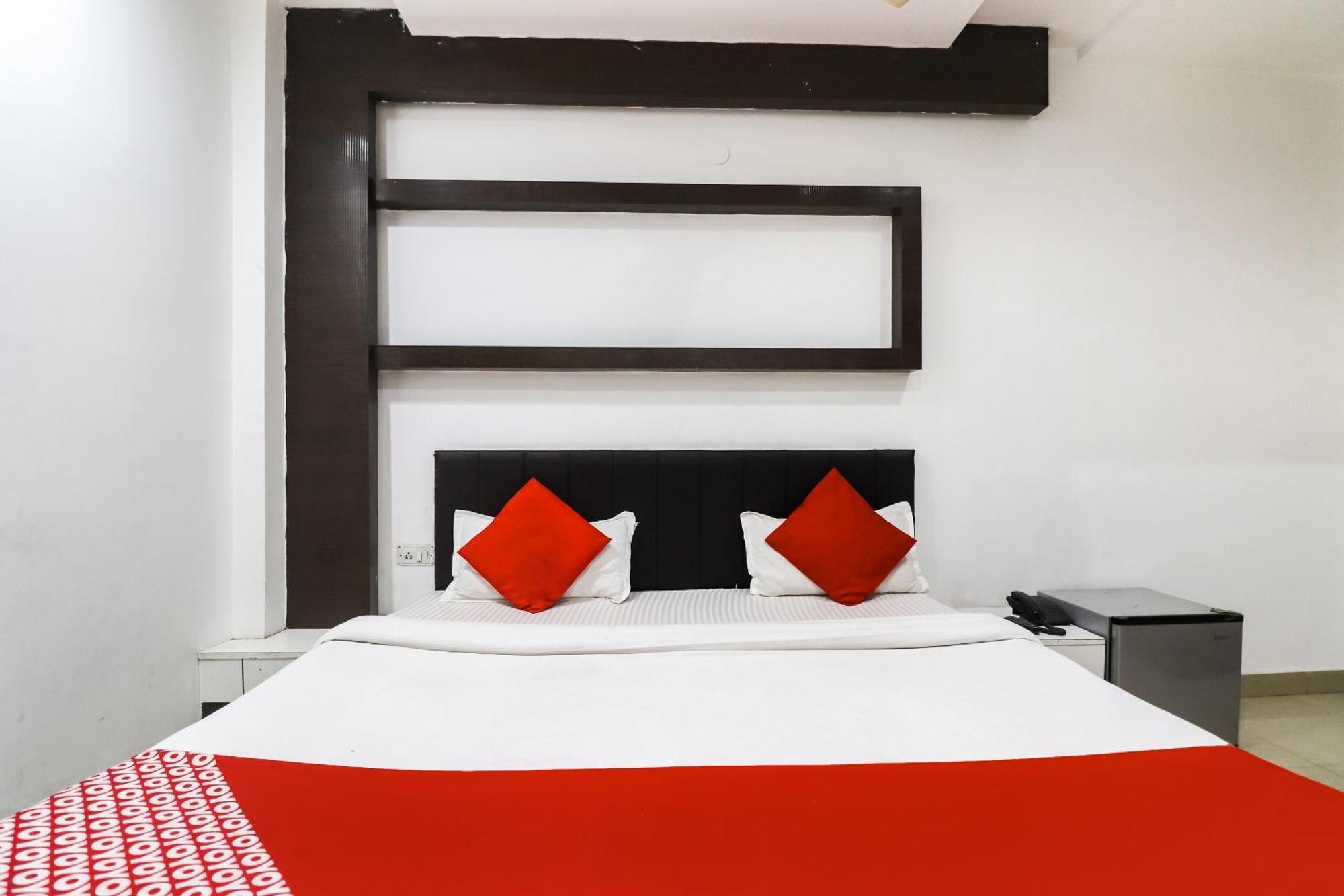 Oyo Flagship Just-9 Inn Near Sahara Ganj Mall Lucknow Bagian luar foto