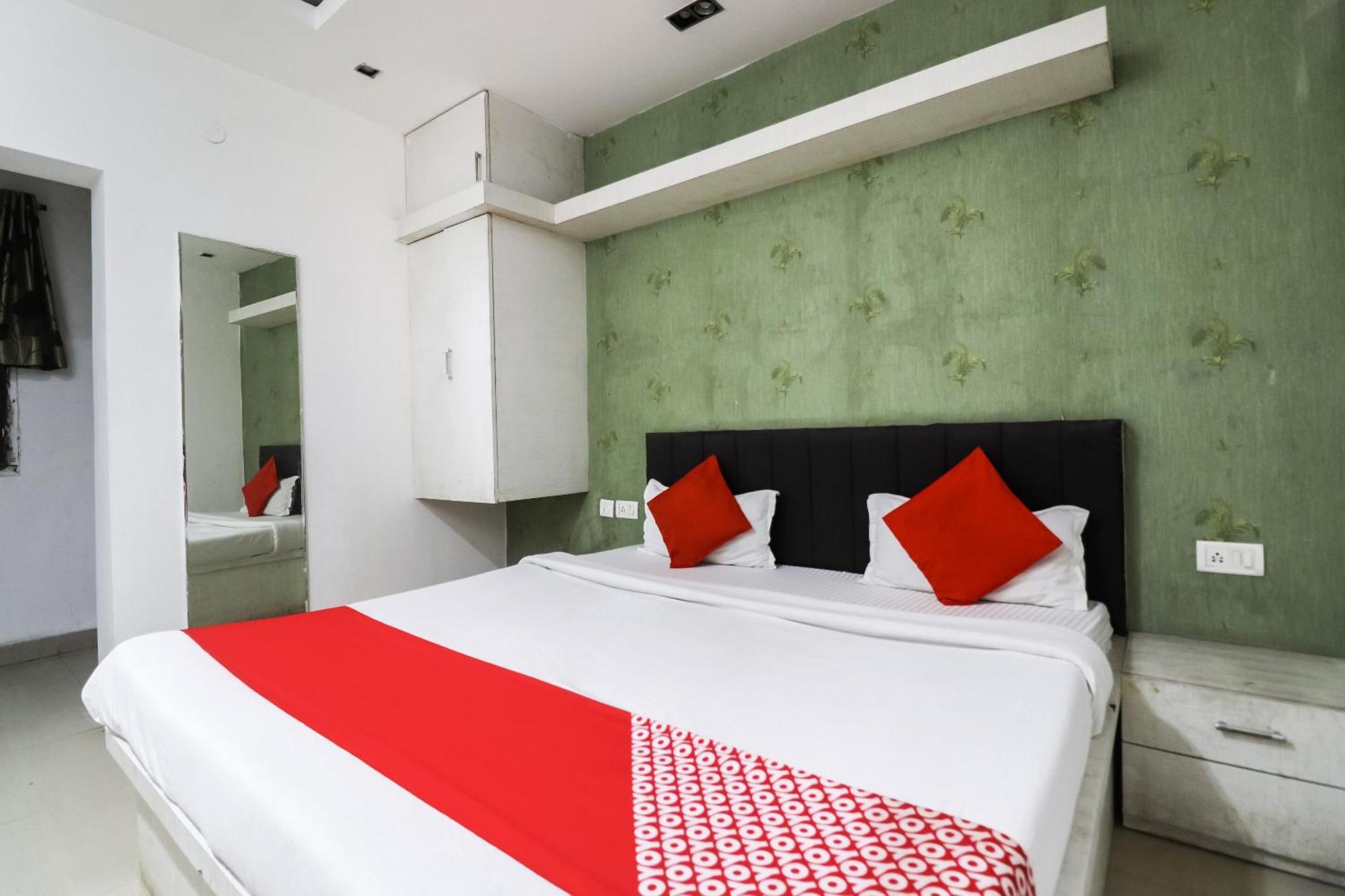Oyo Flagship Just-9 Inn Near Sahara Ganj Mall Lucknow Bagian luar foto