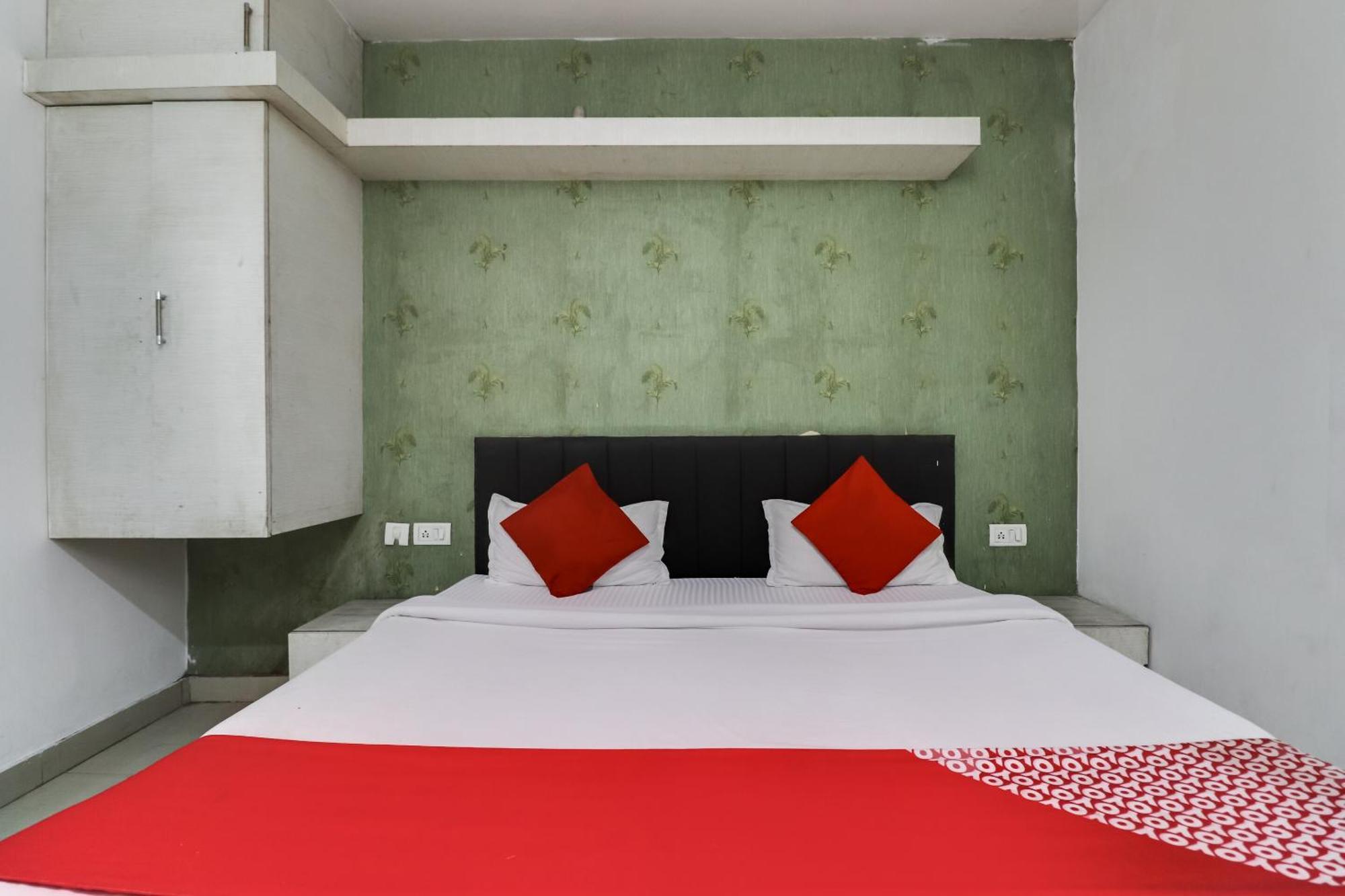 Oyo Flagship Just-9 Inn Near Sahara Ganj Mall Lucknow Bagian luar foto
