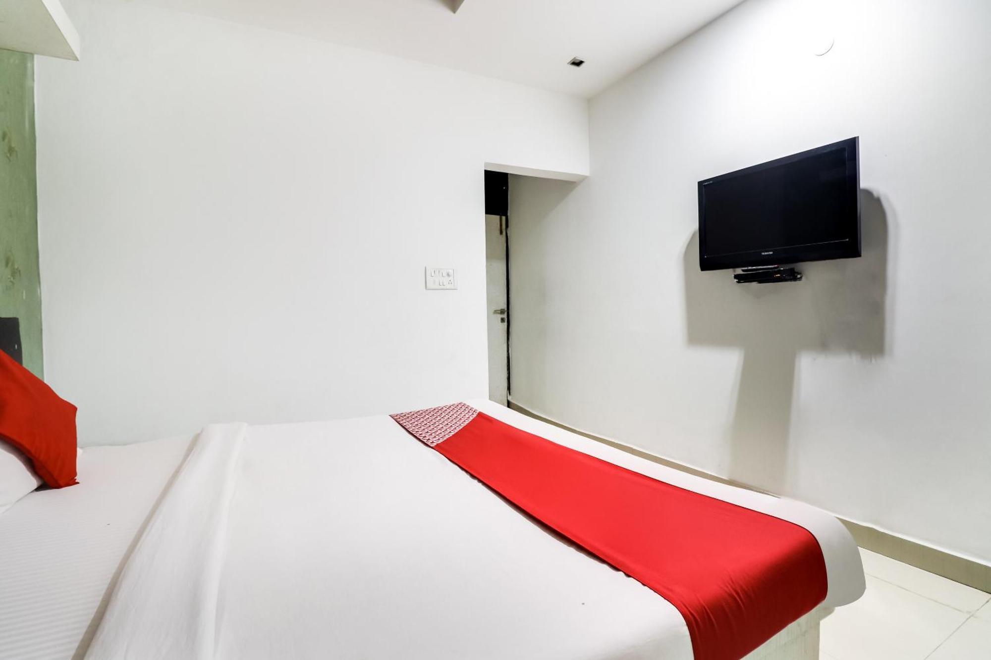 Oyo Flagship Just-9 Inn Near Sahara Ganj Mall Lucknow Bagian luar foto